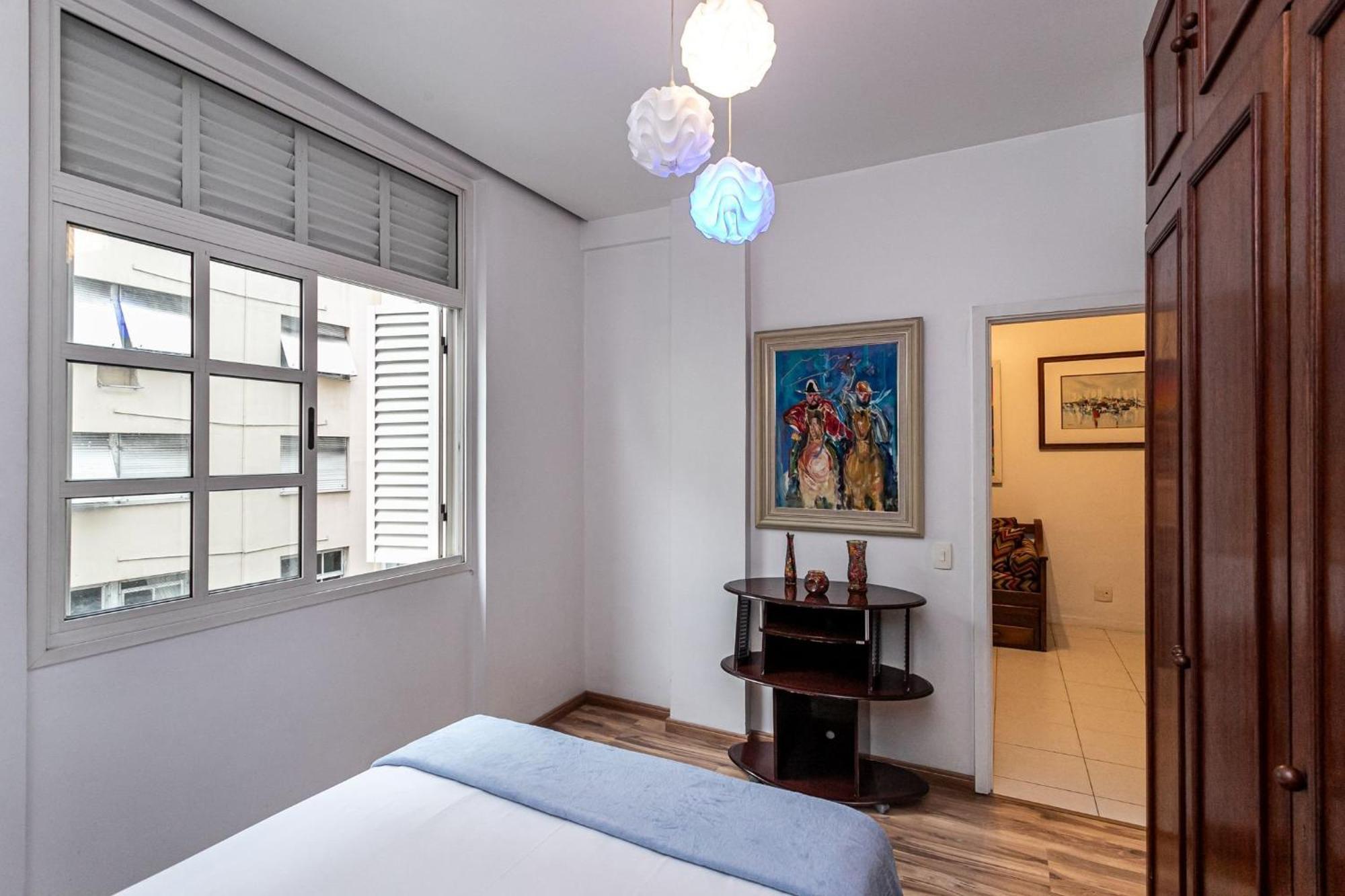 Predio Com Servicos Ao Lado Da De Copacabana * Rio de Janeiro