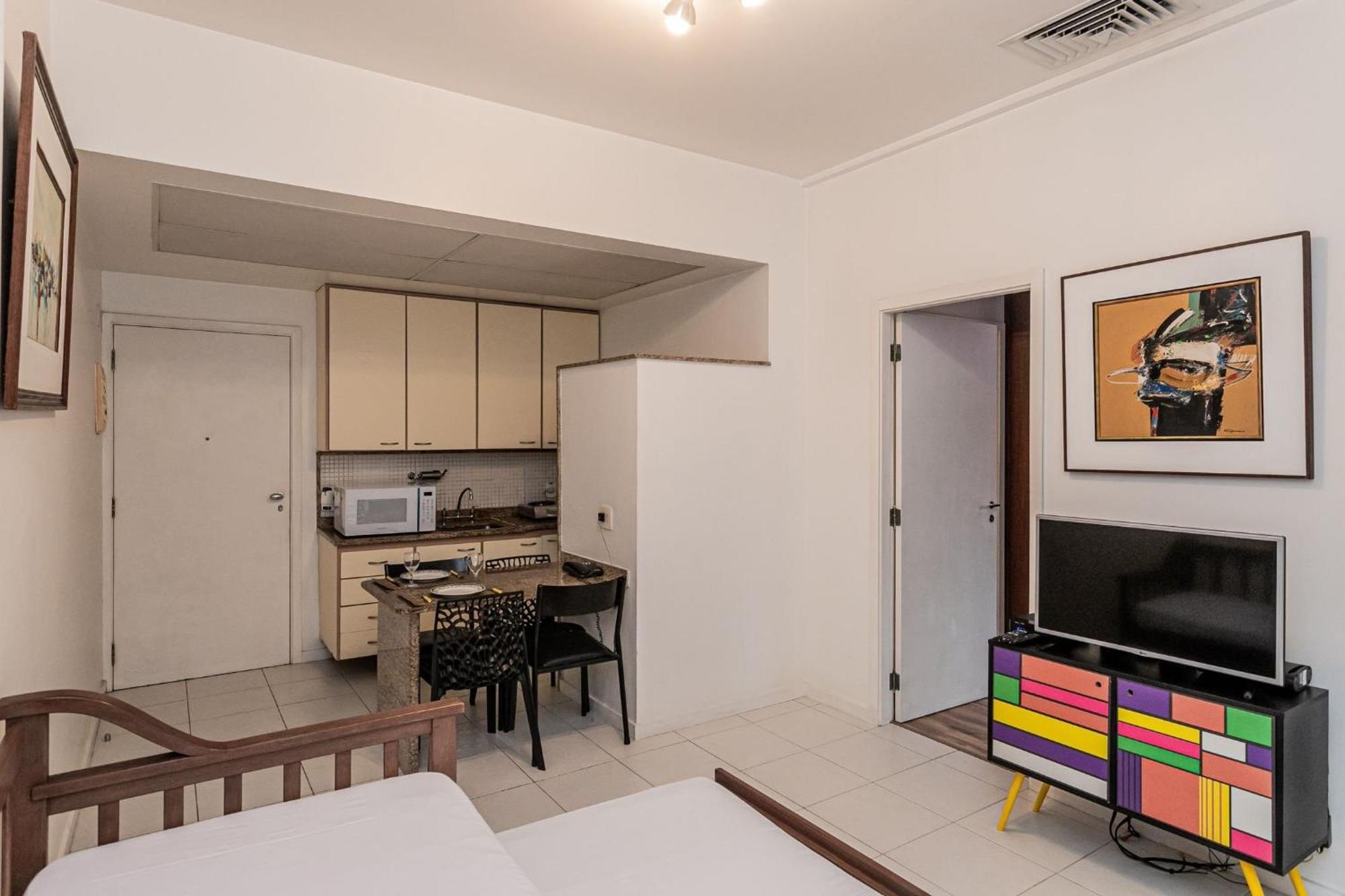 Predio Com Servicos Ao Lado Da De Copacabana Apartamento