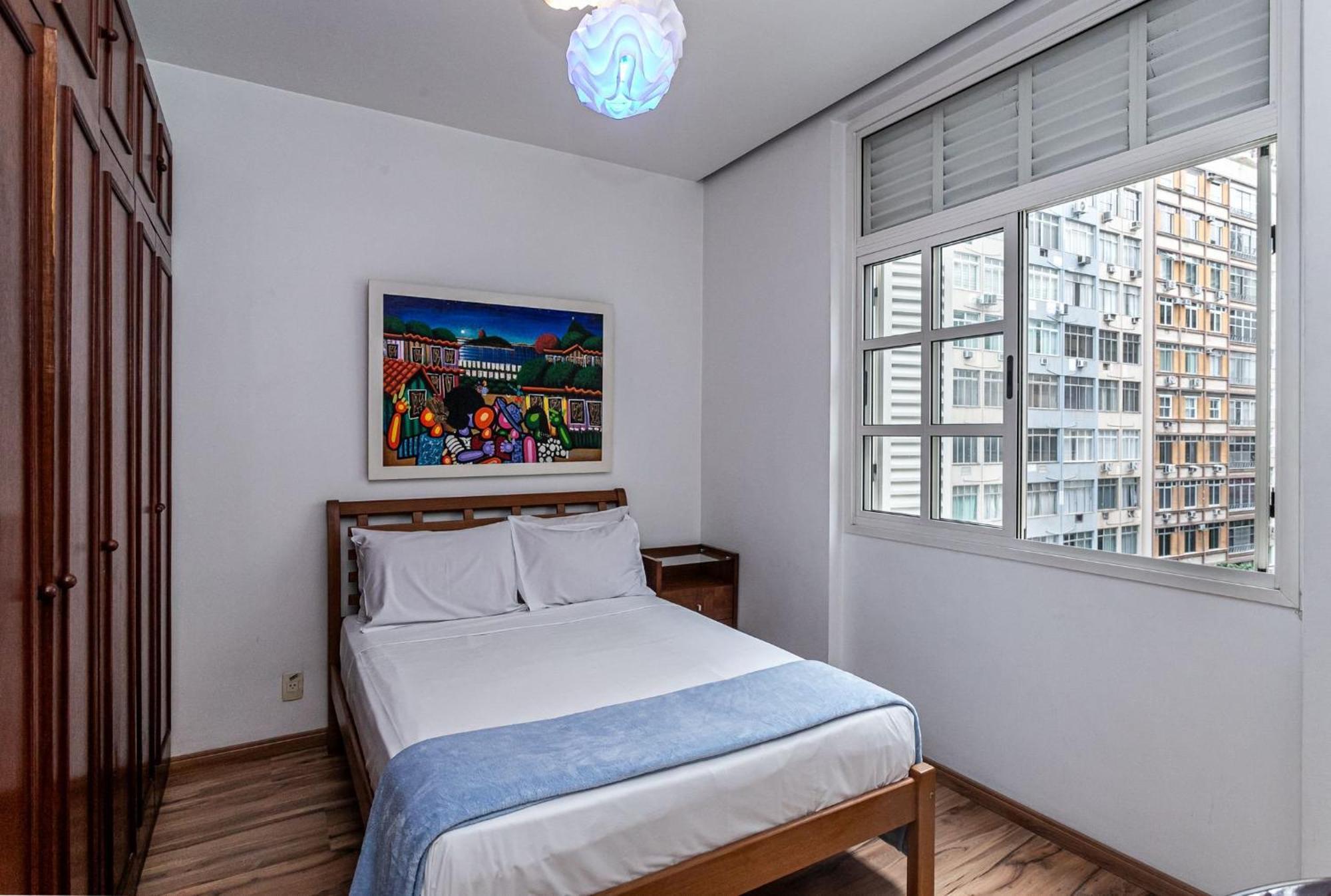Predio Com Servicos Ao Lado Da De Copacabana Rio de Janeiro