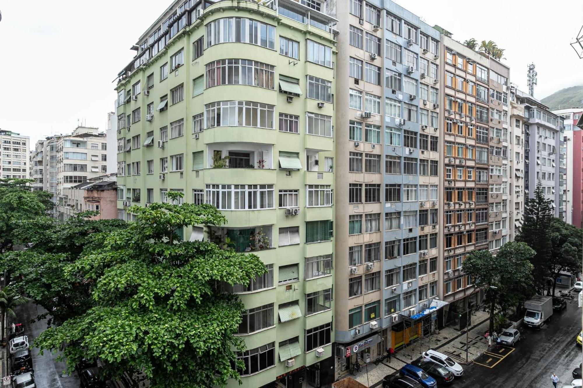 Predio Com Servicos Ao Lado Da De Copacabana Rio de Janeiro