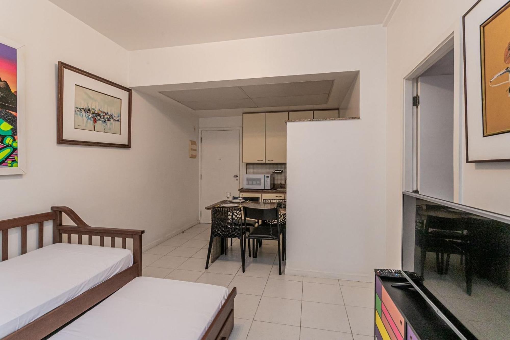 Apartamento Predio Com Servicos Ao Lado Da De Copacabana