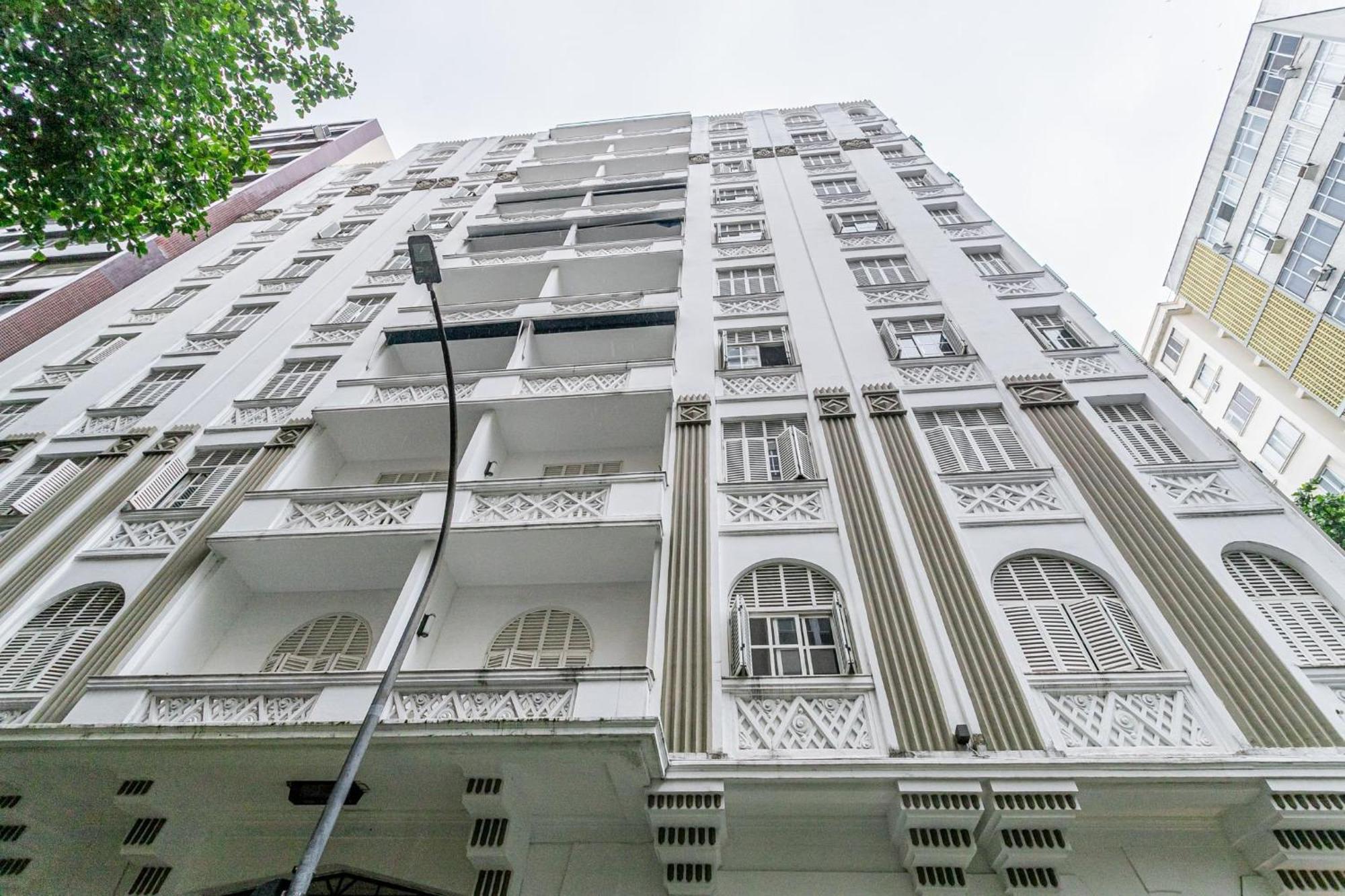 Predio Com Servicos Ao Lado Da De Copacabana Apartamento